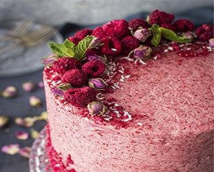 Идеи для торта на свадьбу в малиновом цвете