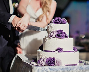Красивые торты на свадьбу в сиреневом цвете