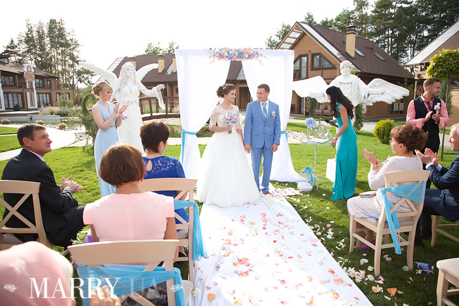 serenity blue and rose quartz wedding travelling theme photo (32)