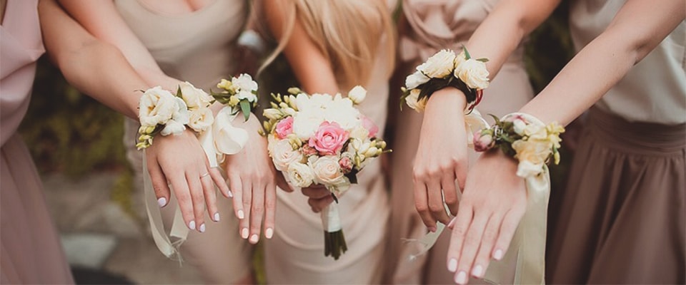 Свадебные бутоньерки из роз фото