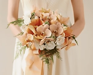 Свадебный букет невесты в бежевых цветах