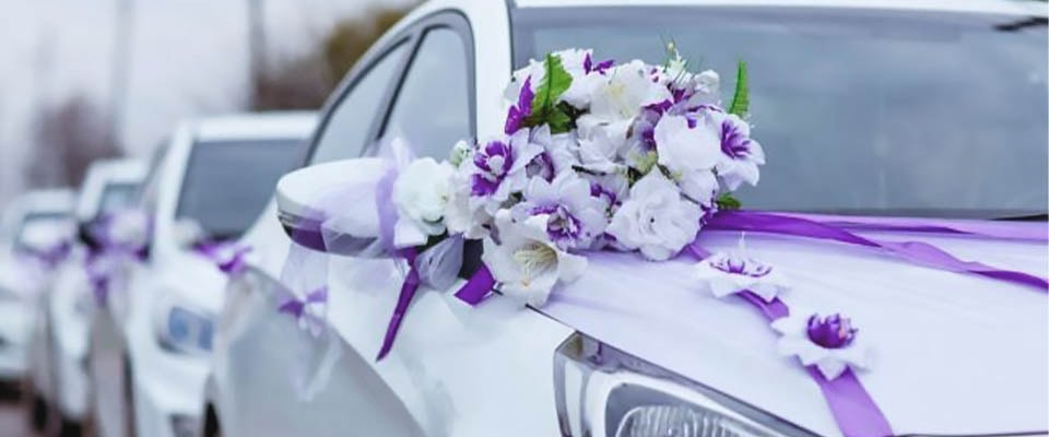 Украшение свадебных машин цветами: оформление авто