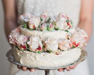 Двухярусный торт на свадьбу