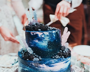 Какой торт выбрать на свадьбу в синих тонах