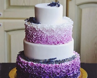 Нежный торт на лавандовую свадьбу