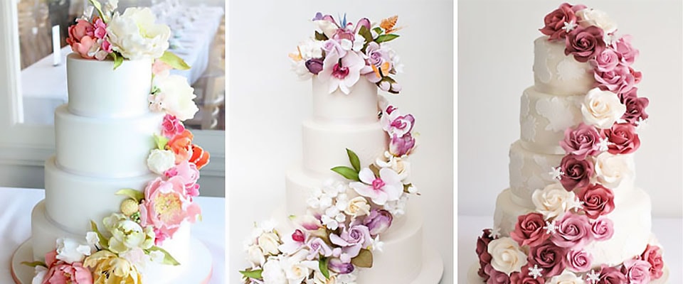 украшение свадебного торта живыми цветами фото