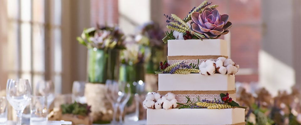 каким кремом украшают свадебные торты фото