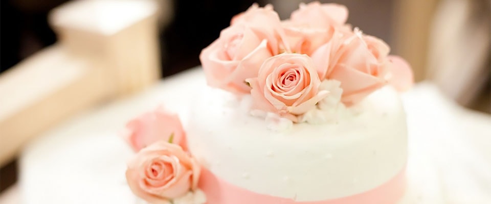 свадебный торт кораллового цвета фото