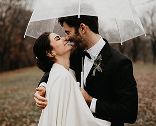 Идеи, позы, места для проведения свадебной фотосессии под дождем