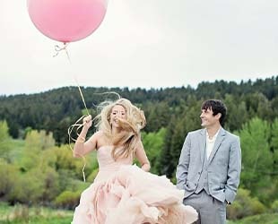 Идеи и позы для свадебной фотосессии с воздушными шарами
