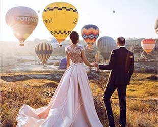 Свадебная фотосессия на воздушном шаре с корзиной 