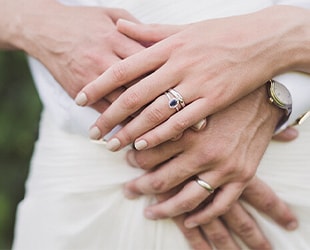 Нужны ли на свадьбу и венчание разные кольца