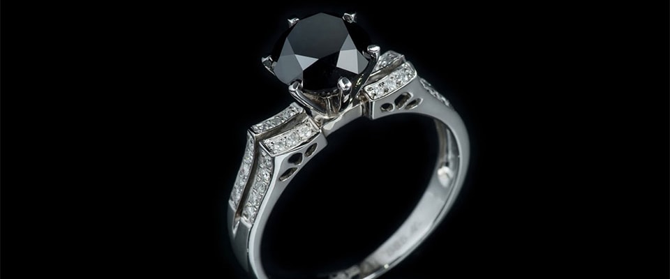 Обручальное кольцо черный бриллиант фото