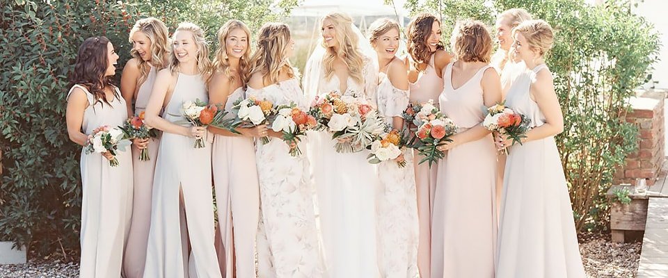 Выбор цвета платьев подружек невесты фото