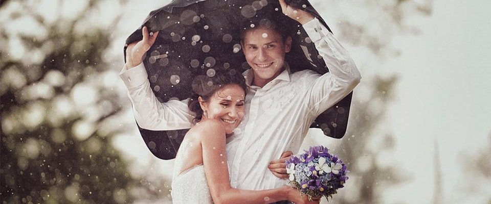 Свадебное платье под дождем фото