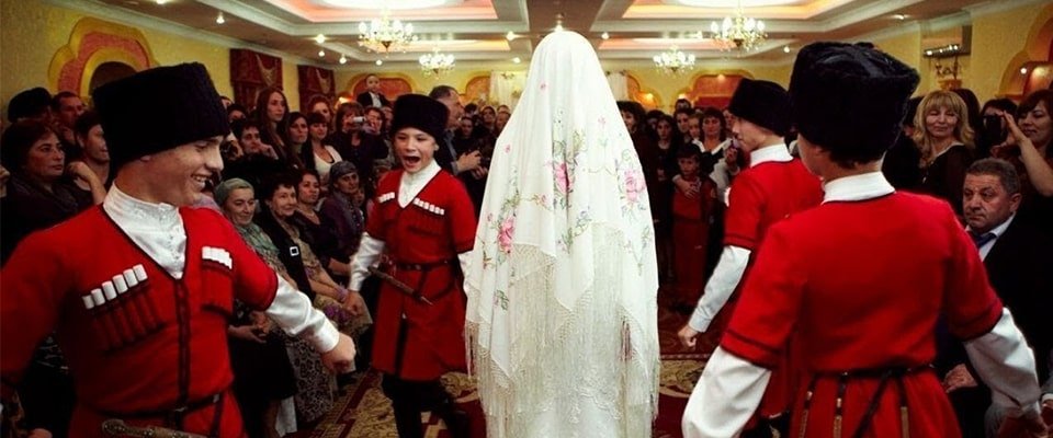 ведущий на кавказскую свадьбу картинка