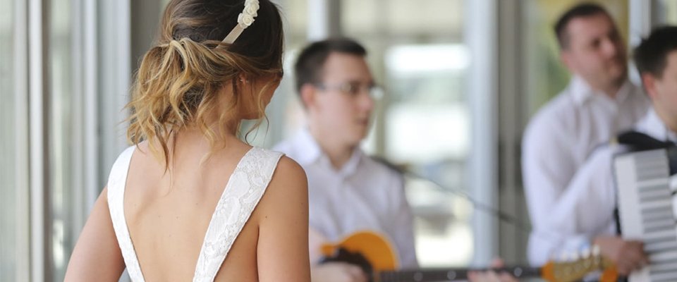 Как правильно выбрать гитариста на свадьбу фото