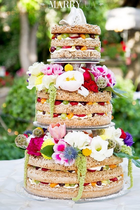 alternative-summer-wedding-cake-silver-bee