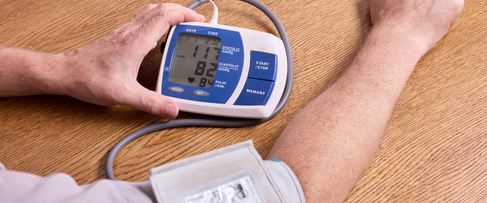 тонометр для літньої людини
